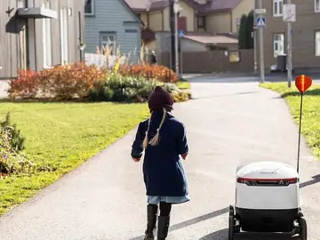 Starhip delivery robot (robot de entrega autónoma) Starhip delivery robot (robot de entrega autónoma)