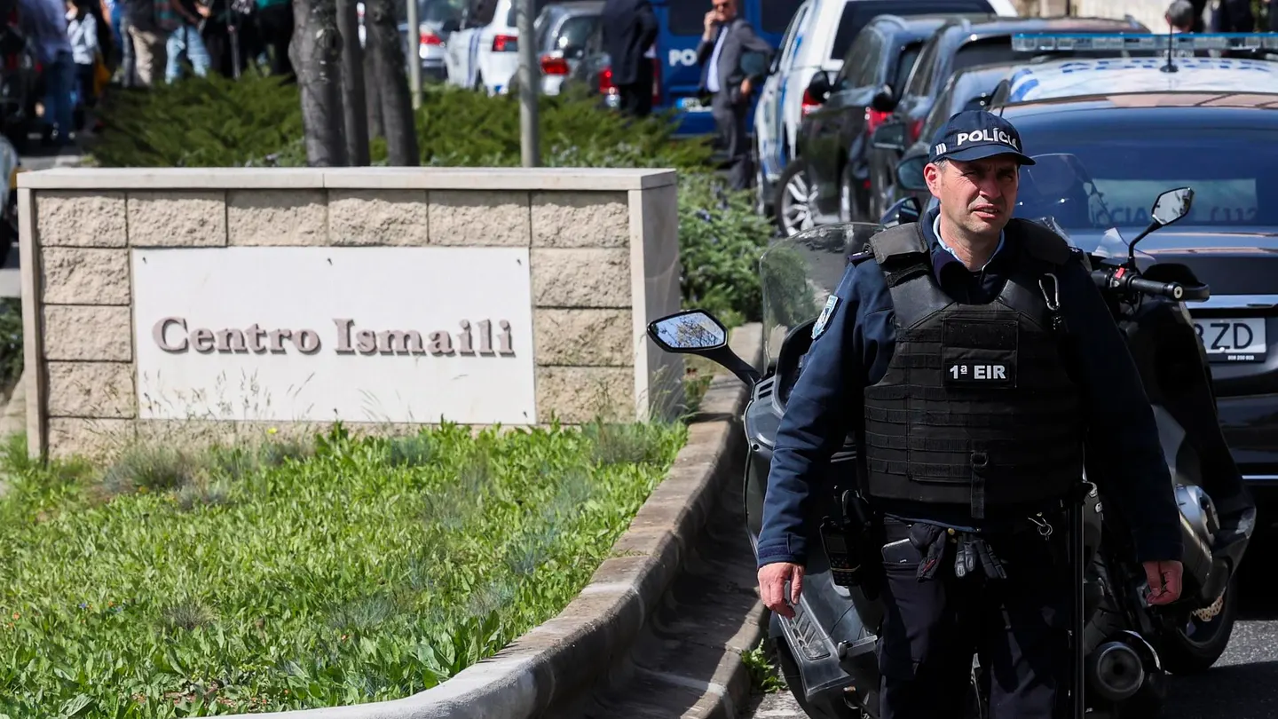 policía acude a la zona de Lisboa donde dos mujeres han muerto y varias personas han resultado heridas. policía acude a la zona de Lisboa donde dos mujeres han muerto y varias personas han resultado heridas.