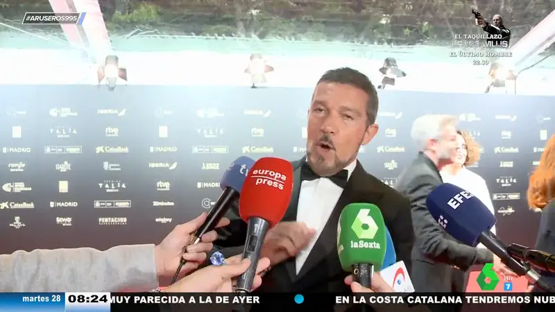 La cómica reacción de Antonio Banderas ante la inesperada pregunta de un reportero en los Premios Talía