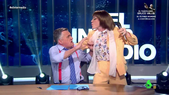 Wyoming, al ver que Cristina Gallego quiere bendecirle con el poder de Yadira Maestre Wyoming, al ver que Cristina Gallego quiere bendecirle con el poder de Yadira Maestre