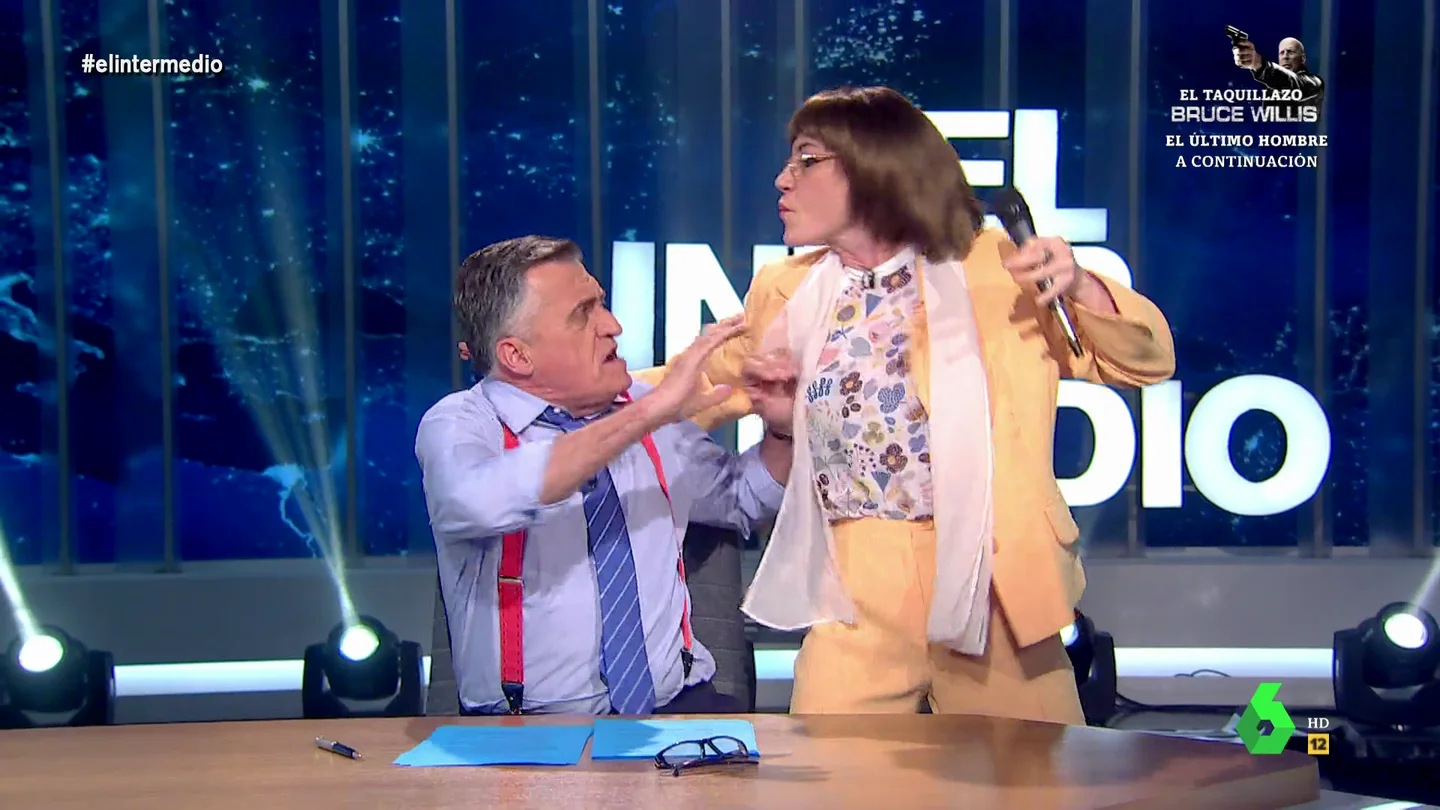 Wyoming, al ver que Cristina Gallego quiere bendecirle con el poder de Yadira Maestre Wyoming, al ver que Cristina Gallego quiere bendecirle con el poder de Yadira Maestre