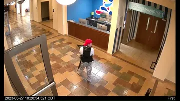 Imagen del vídeo de las cámaras de seguridad en la que aparece la atacante del colegio de Nashville.