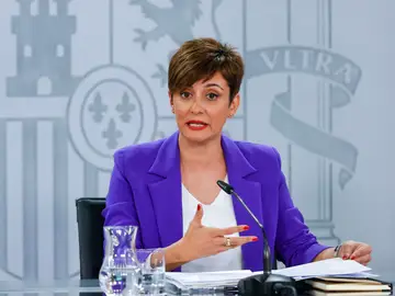 La ministra Portavoz, Isabel Rodríguez, durante su intervención en la rueda de prensa posterior al Consejo de Ministos.