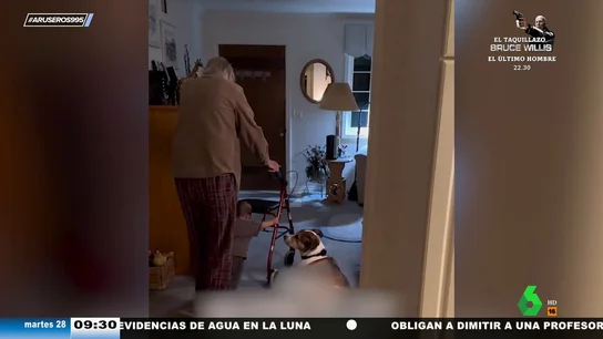 Un bisabuelo enseña a caminar a su bisnieta a pesar de que no pensó que llegaría a conocerla Un bisabuelo enseña a caminar a su bisnieta a pesar de que no pensó que llegaría a conocerla