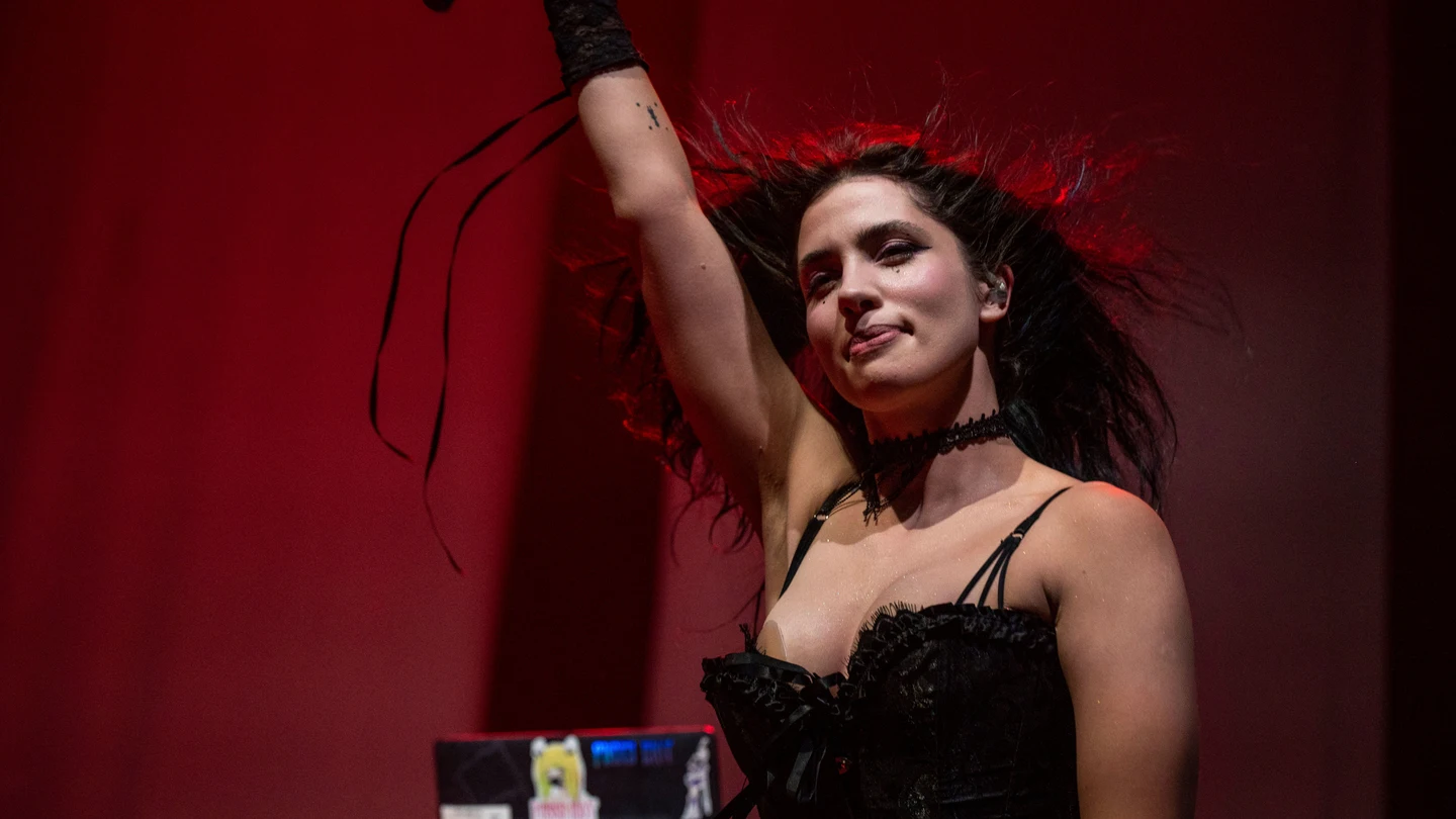 Nadezhda Tolokonnikova, integrante de Pussy Riot, durante un concierto Nadezhda Tolokonnikova, integrante de Pussy Riot, durante un concierto
