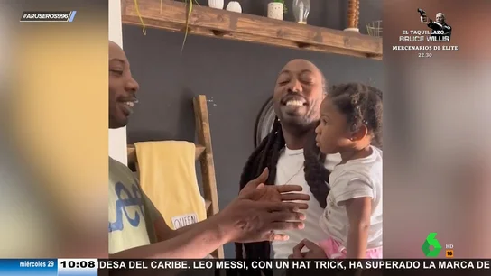 La cómica reacción de una niña al ver por primera vez al hermano gemelo de su padre La cómica reacción de una niña al ver por primera vez al hermano gemelo de su padre