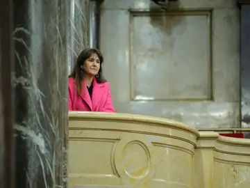La presidenta de Junts, Laura Borràs, durante una sesión plenaria en el Parlament.