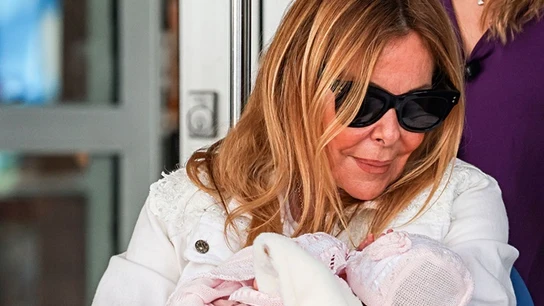 Ana Obregón con su nieta gestada en vientre de alquiler. Ana Obregón con su nieta gestada en vientre de alquiler.