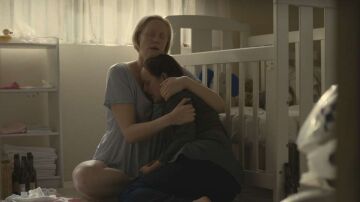 Gwendoline Christie and Elisabeth Moss in 'Top of the lake: china girl'.