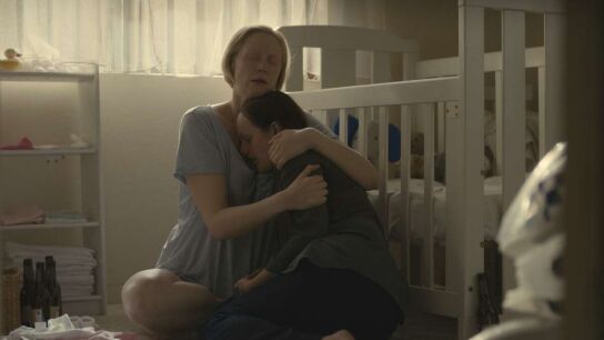 Gwendoline Christie y Elisabeth Moss en 'Top of the lake: china girl'.
