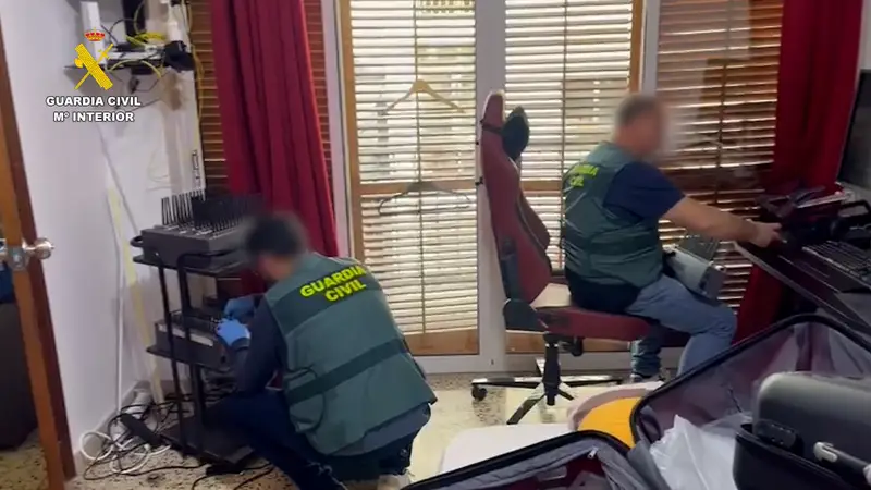 Detienen en Tarragona a un hombre que enviaba 124.800 mensajes fraudulentos cada hora