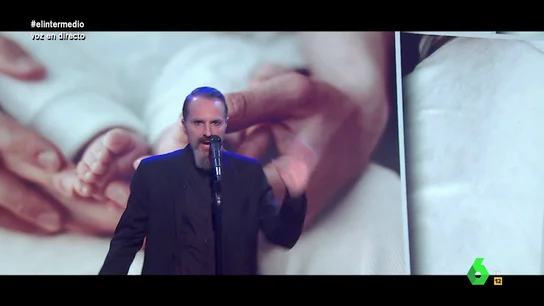 Raúl Pérez imita a Miguel Bosé y canta a la gestación subrogada Raúl Pérez canta a los vientres de alquiler convertido en uno de los famosos que han recurrido a esta técnica: Miguel Bosé. "Ese crío, ahora es mío, aceptan PayPal", entona en su particular versión de 'Amante bandido' que se puede ver en este vídeo.