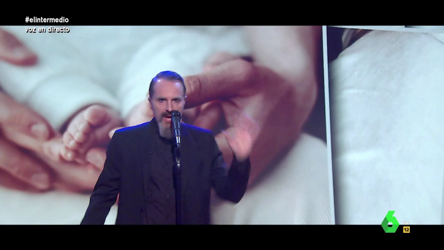 Raúl Pérez imita a Miguel Bosé y canta a la gestación subrogada Raúl Pérez canta a los vientres de alquiler convertido en uno de los famosos que han recurrido a esta técnica: Miguel Bosé. "Ese crío, ahora es mío, aceptan PayPal", entona en su particular versión de 'Amante bandido' que se puede ver en este vídeo.