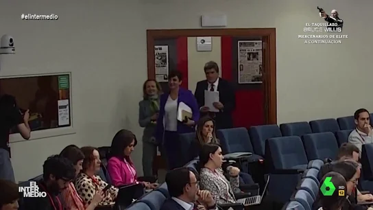 Vídeo manipulado - Isabel Rodríguez, Nadia Calviño y José Luis Escrivá reparten ilusión entre los niños En este montaje de El Intermedio, la portavoz del Gobierno Isabel Rodríguez, la ministra de Economía Nadia Calviño y el ministro de Seguridad Social José Luis Escrivá se convierten en tres personajes muy queridos por los niños.