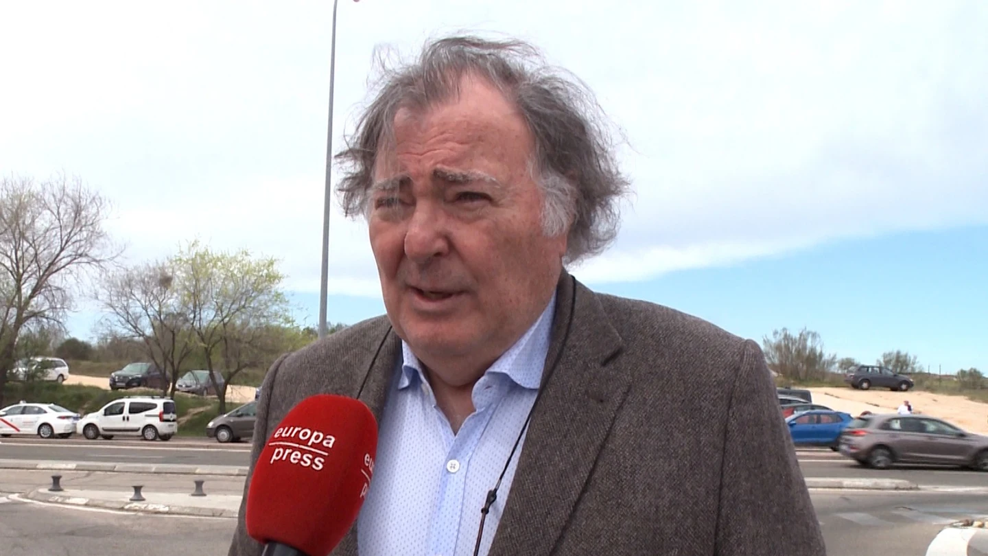 Juancho García Obregón habla del regreso a España de Ana Obregón con la hija que ha tenido por vientre de alquiler El hermano mayor de Ana Obregón comenta a Europa Press que "ha superado una etapa con esto y ahora con ilusión inicia una nueva". También asegura que ya ha podido conocer a la niña, nacida mediante vientre de alquiler, y que "es una monada".