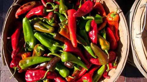 Cesta de chiles en Santa Fe, Nuevo México Cesta de chiles en Santa Fe, Nuevo México