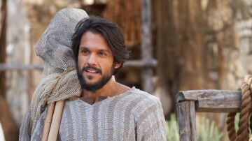 Jonathan Roumie ('The Newsroom', 'The Good Wife') is the actor who gives life to Jesus.