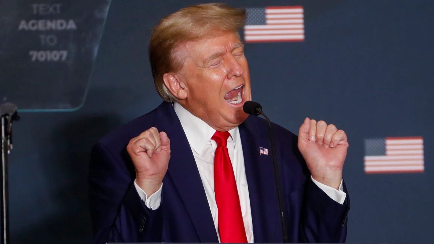 El expresidente de Estados Unidos Donald Trump gesticula en un acto de campaña. El expresidente de Estados Unidos Donald Trump gesticula en un acto de campaña.