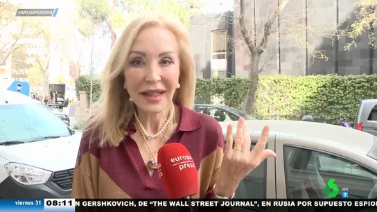 Carmen Lomana, sobre la hija de Ana Obregón por vientre de alquiler: "Nunca le quitará el vacío de Álex" Carmen Lomana, sobre la hija de Ana Obregón por vientre de alquiler: "Nunca le quitará el vacío de Álex"