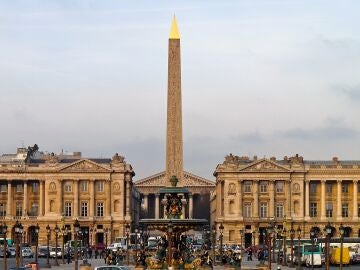 Plaza de la Concordia de París: ¿quién le otorgó ese nombre y en qué periodo histórico?