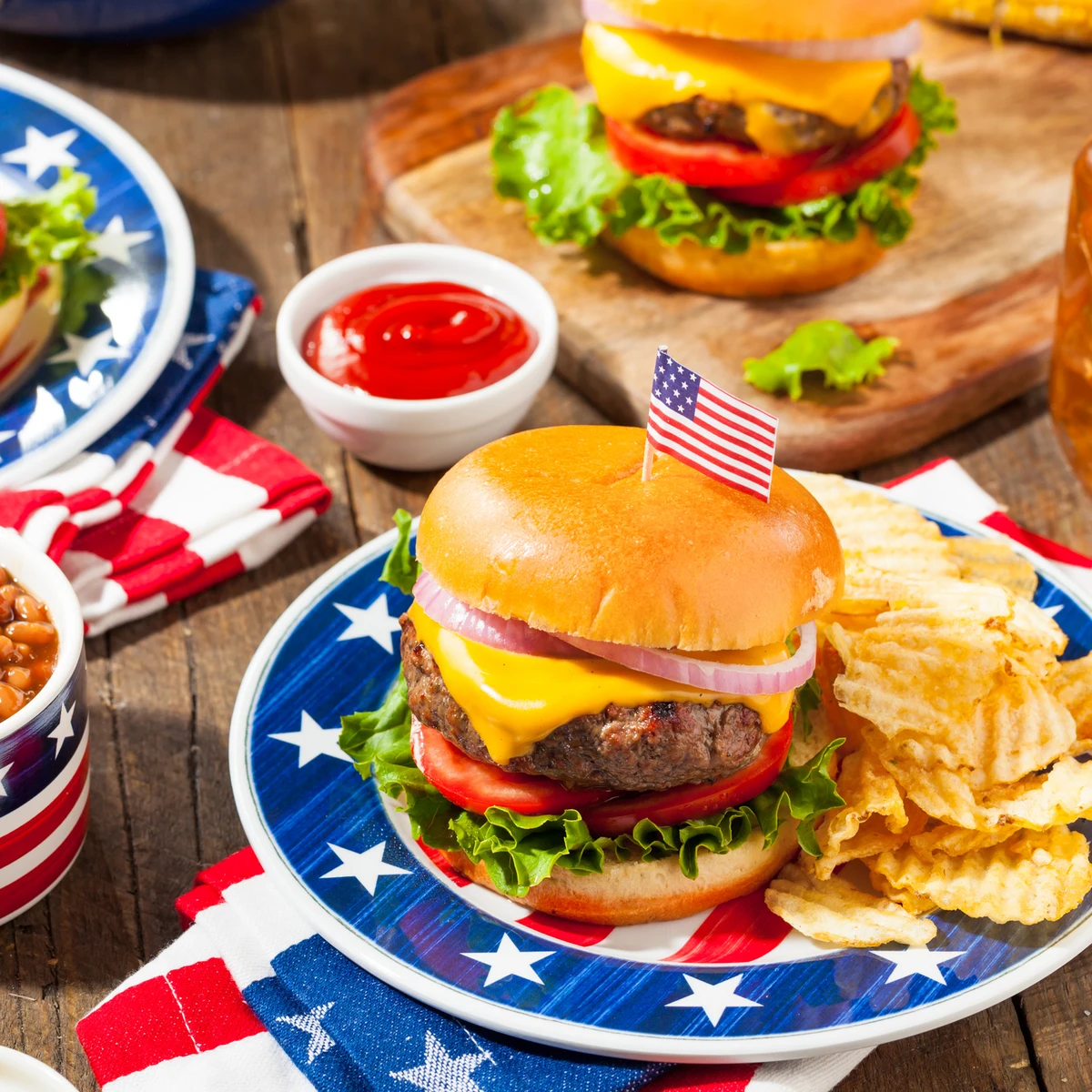 Premium Photo  Plato de comida americana, hamburguesa y nachos.