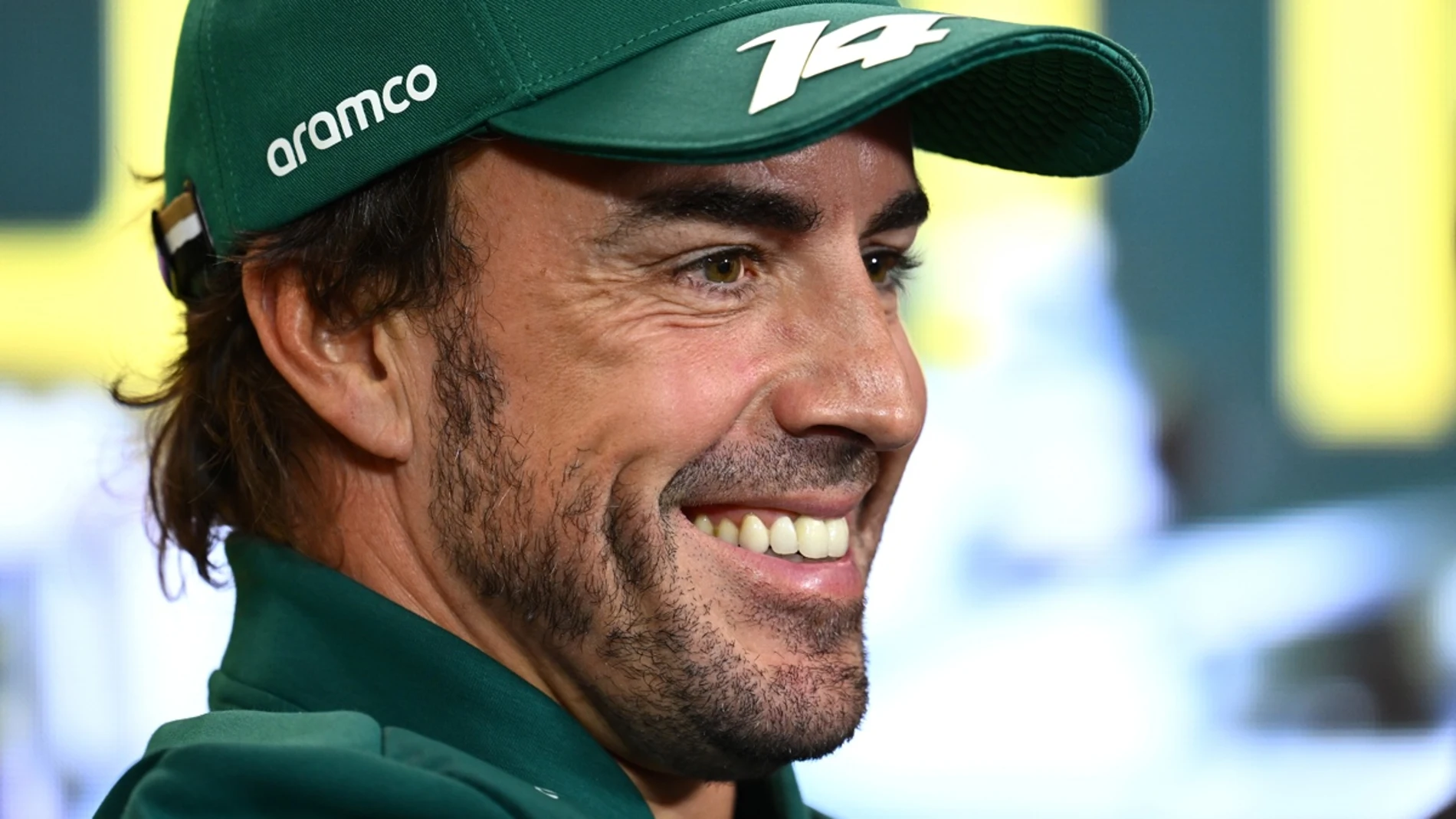 Fernando Alonso sonríe