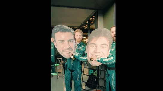Los mecánicos de Aston Martin, con las 'cabezas' de Alonso y de Stroll Los mecánicos de Aston Martin, con las 'cabezas' de Alonso y de Stroll