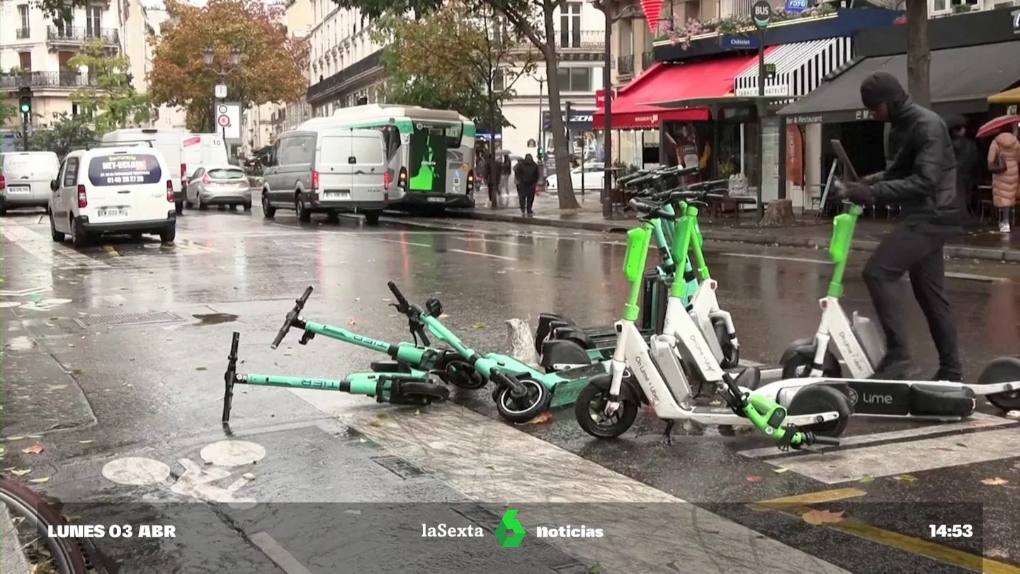 El adiós a los patinetes eléctricos en París abre el debate en las ciudades españolas El adiós a los patinetes eléctricos en París abre el debate en las ciudades españolas