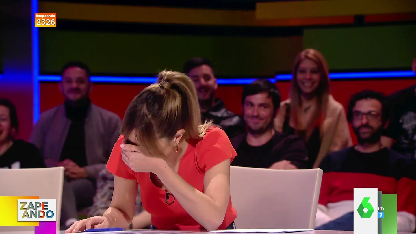 El lapsus de María Gómez que paraliza el directo de Zapeando El lapsus de María Gómez que paraliza el directo de Zapeando