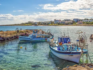 Sicilia, Cerdeña y Chipre son las tres islas más grandes y pobladas del Mediterráneo Sicilia, Cerdeña y Chipre son las tres islas más grandes y pobladas del Mediterráneo
