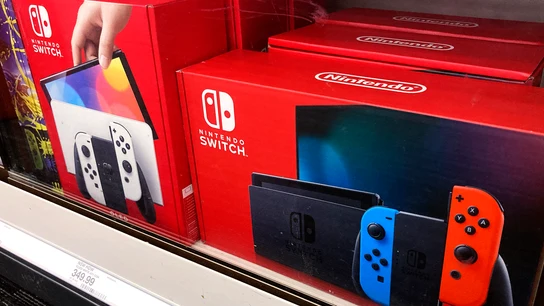La consola Nintendo Switch en un escaparate La consola Nintendo Switch en un escaparate