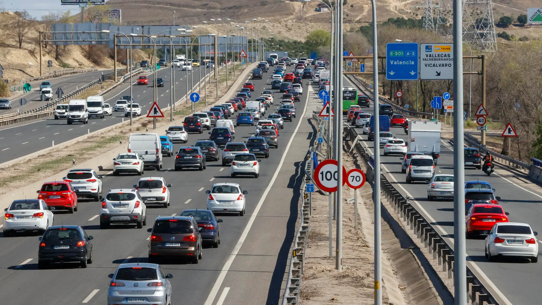 Imagen de archivo de la autovía A-3 en sentido Valencia a la altura del kilómetro 7, en Madrid.
