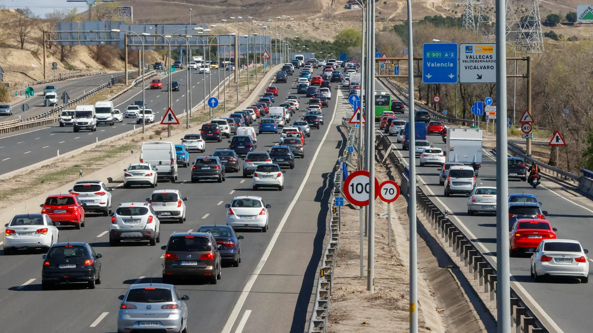 Imagen de archivo de la autovía A-3 en sentido Valencia a la altura del kilómetro 7, en Madrid.