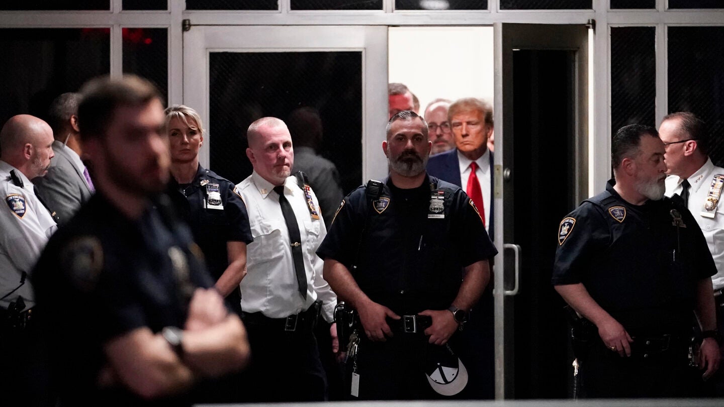 Donald Trump, saliendo del juzgado de Nueva York