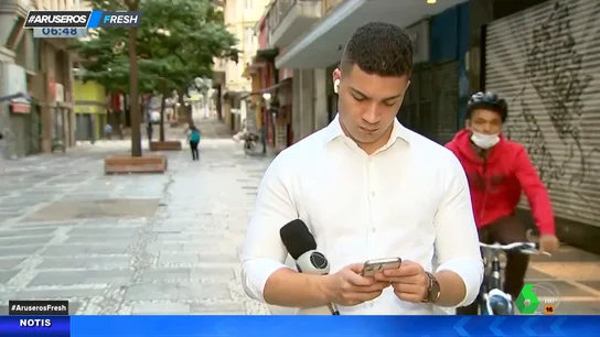 El impactante momento en el que un ladrón intenta robar a un periodista justo antes de conectar en directo El impactante momento en el que un ladrón intenta robar a un periodista justo antes de conectar en directo