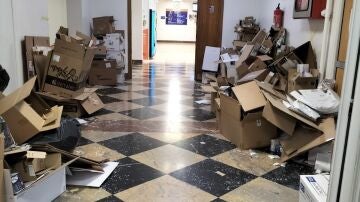 La acumulación de basura obliga a una limpieza de urgencia en el Hospital de Donostia