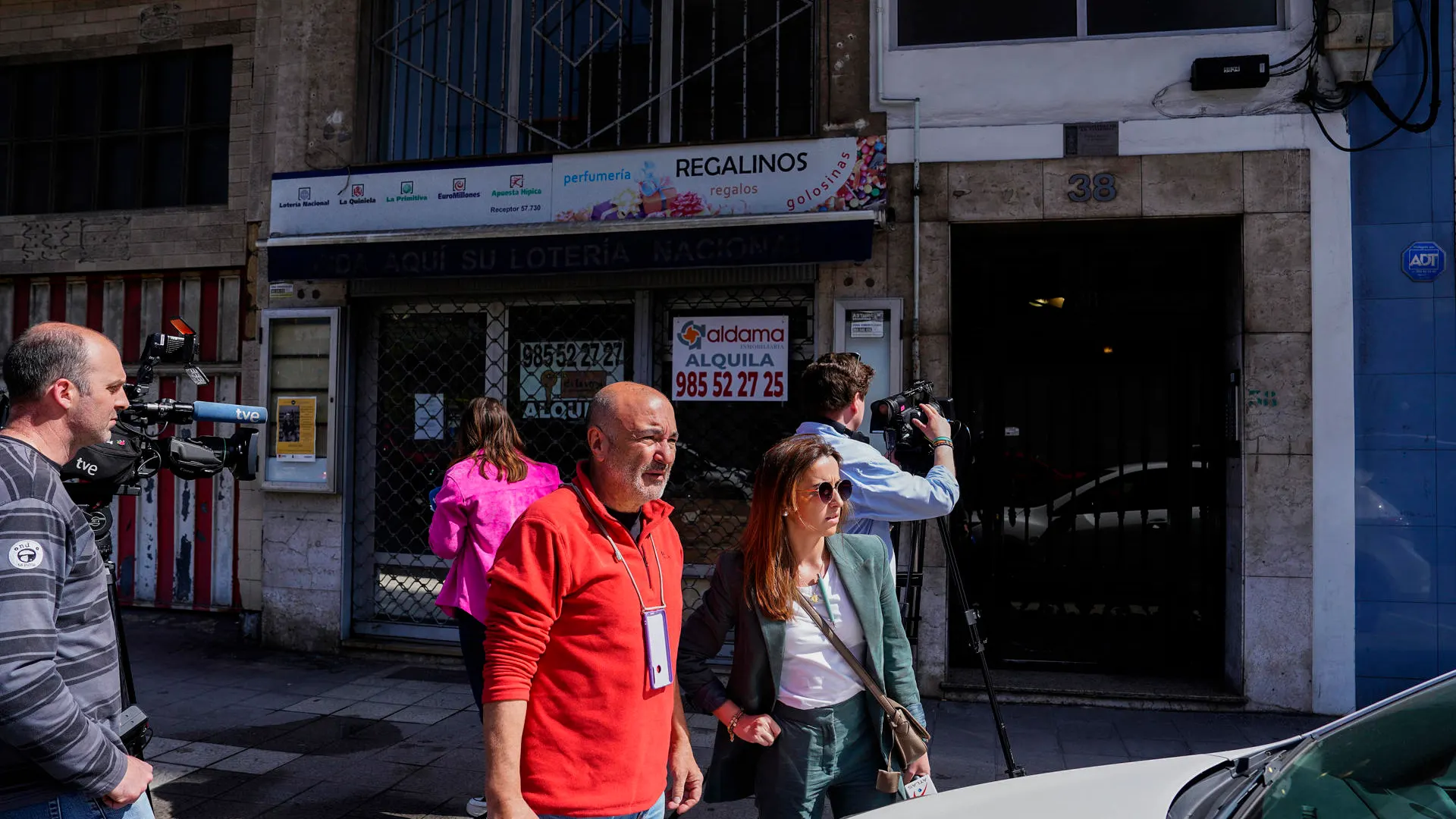 Edificio desde el que se precipitó la mujer con su hija, de 7 años, en Avilés