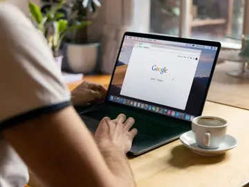 Ya puedes transmitir aplicaciones de un teléfono Android en portátiles Chromebook Ya puedes transmitir aplicaciones de un teléfono Android en portátiles Chromebook