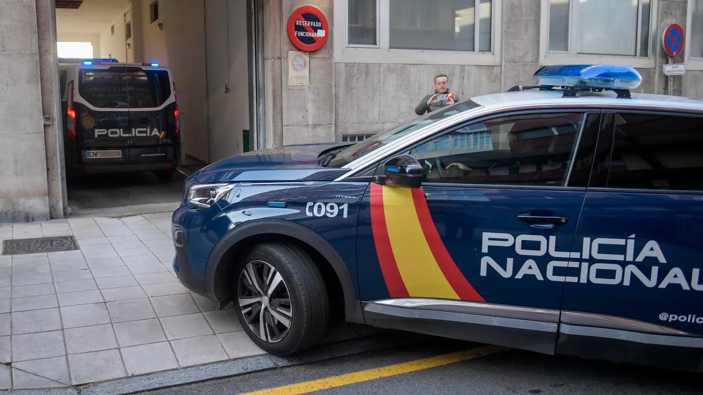 Ni custodia, ni régimen de visitas y con una orden de alejamiento: el peor castigo a la madre que se lanzó al vacío con su hija en Avilés Ni custodia, ni régimen de visitas y con una orden de alejamiento: el peor castigo a la madre que se lanzó al vacío con su hija en Avilés