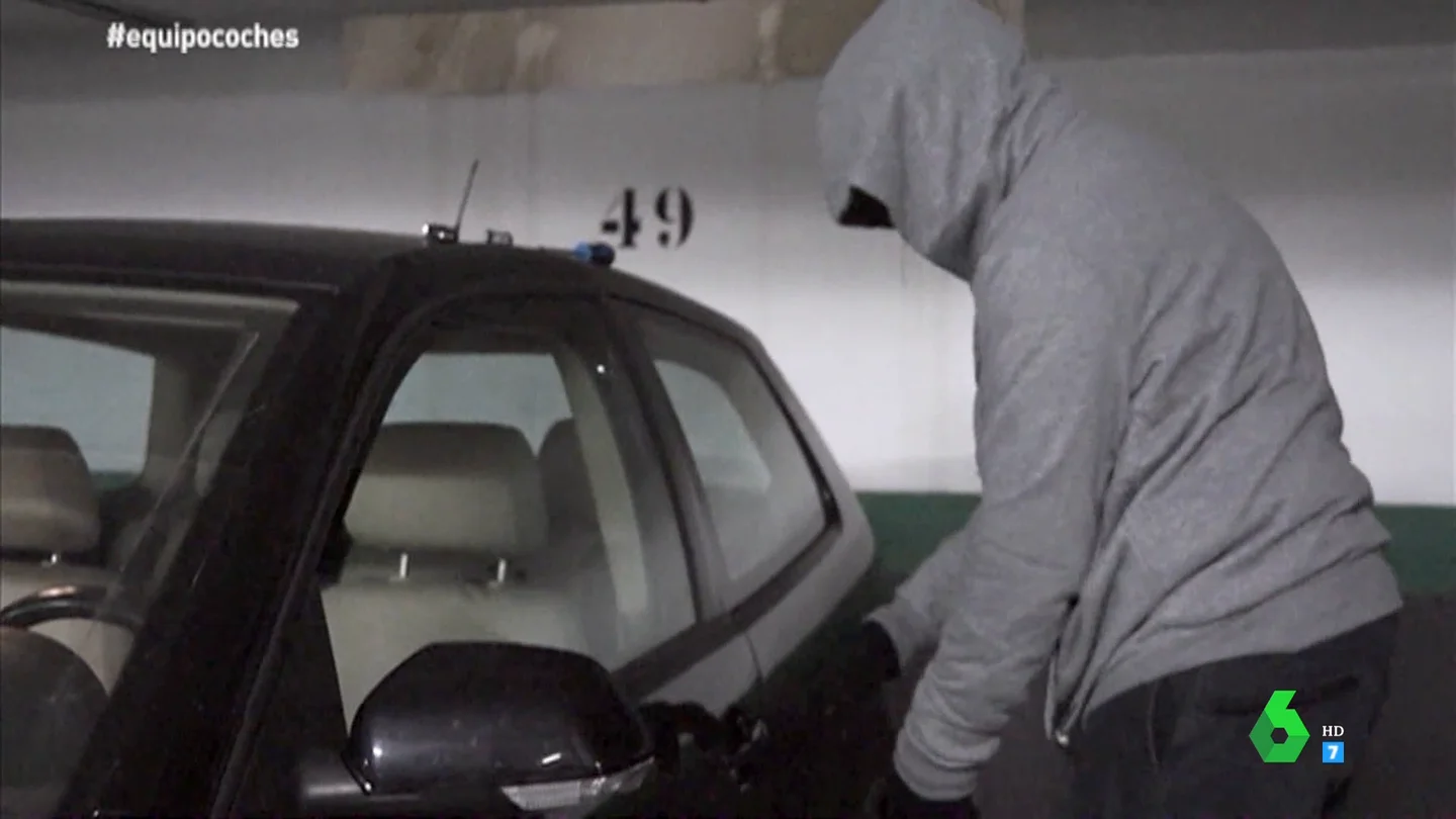 Equipo de Investigación habla con un ladrón de coches: este es su modus operandi para abrirlos en 4 segundos Equipo de Investigación habla con un ladrón de coches: este es su modus operandi para abrirlos en 4 segundos
