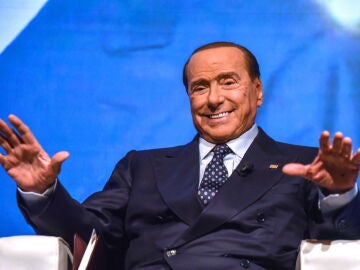 Berlusconi reacts positively to treatment for his lung infection, aggravated by leukemia