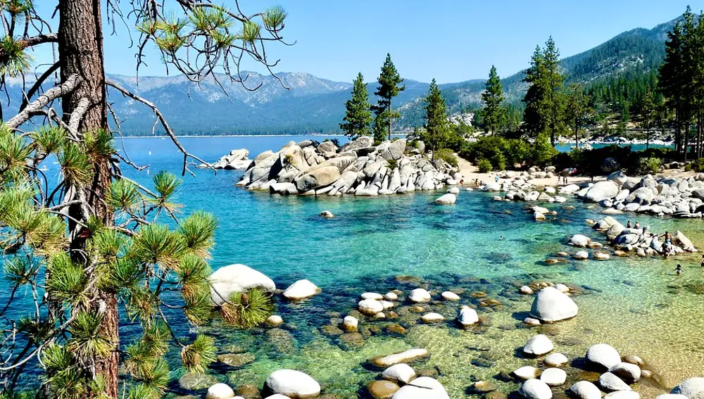 Lago Tahoe en primavera