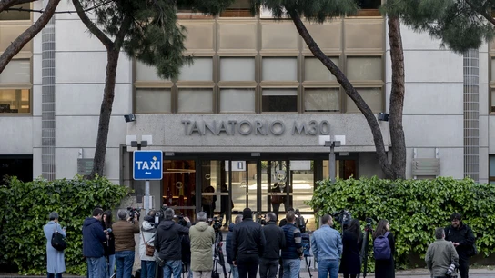 Políticos de diferentes partidos acuden a dar el último adiós a Piqué en su capilla ardiente Políticos de diferentes partidos acuden a dar el último adiós a Piqué en su capilla ardiente