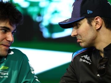 Ocon mira contrariado a Stroll
