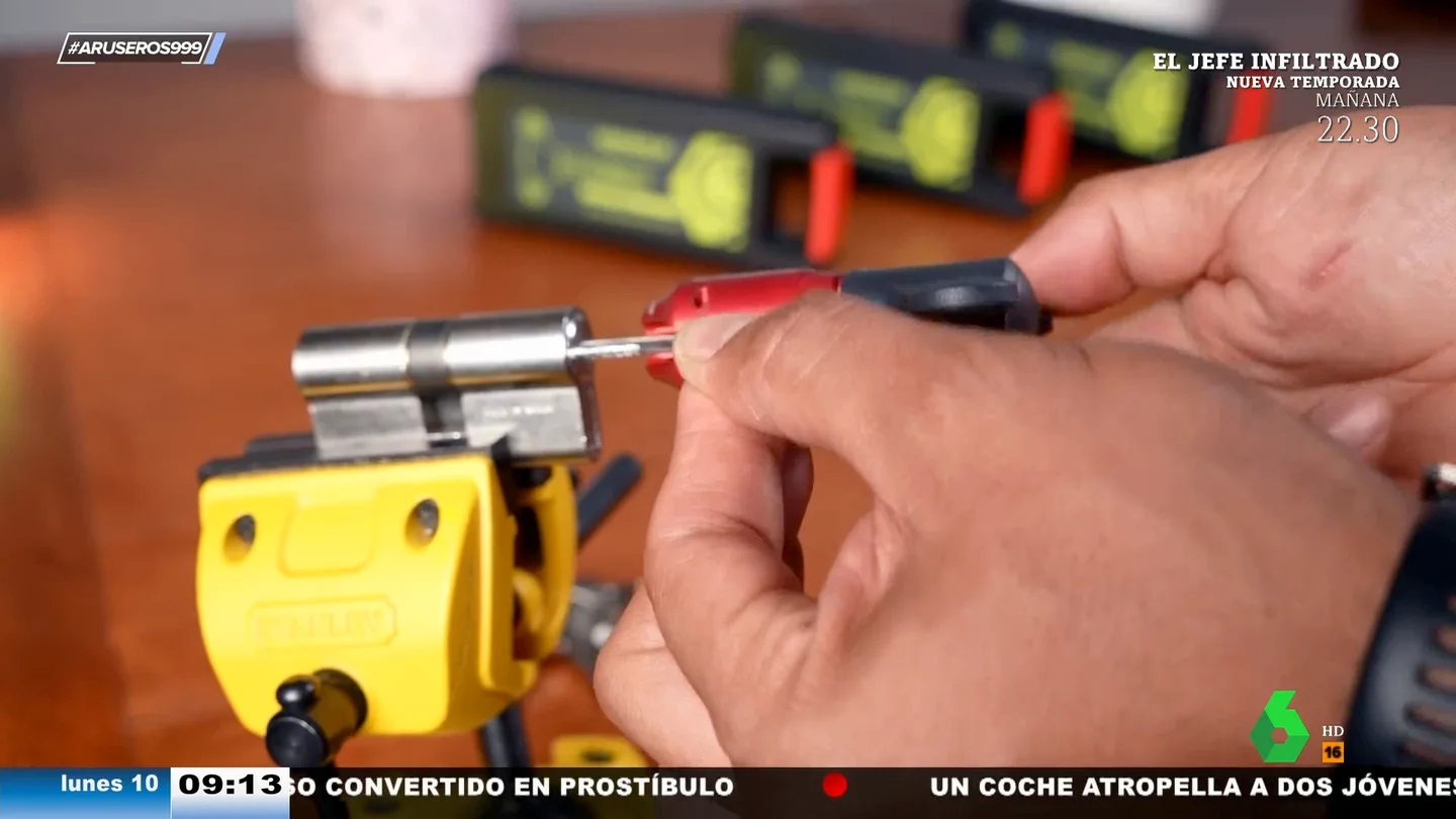 Si tienes esta cerradura, cámbiala: los ladrones tienen un nuevo sistema que para abrirla fácilmente Si tienes esta cerradura, cámbiala: los ladrones tienen un nuevo sistema que para abrirla fácilmente