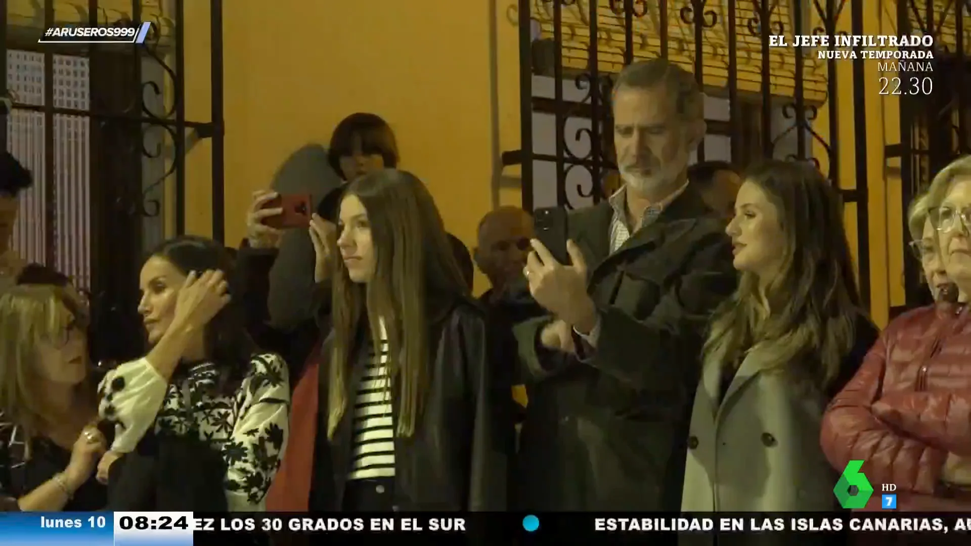 El divertido vídeo en el que Leonor ayuda al rey a grabar con el móvil ante las dificultades de Felipe VI