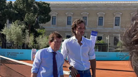 Almeida y Feliciano López jugando al tenis Almeida y Feliciano López jugando al tenis