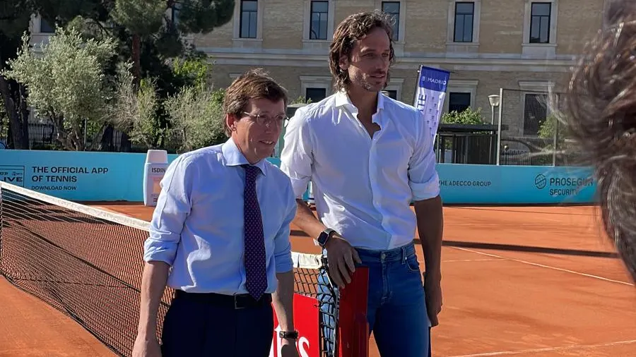 Almeida y Feliciano López jugando al tenis