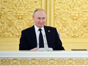 Russia begins large-scale military exercises in the Arctic