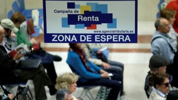 Una sala de espera de una oficina de la Agencia Tributaria para la declaración de la renta